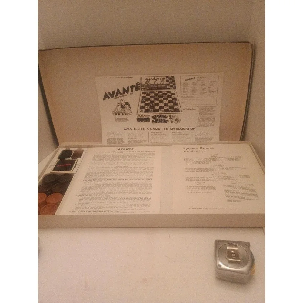 Vintage Avante Family Board Game
